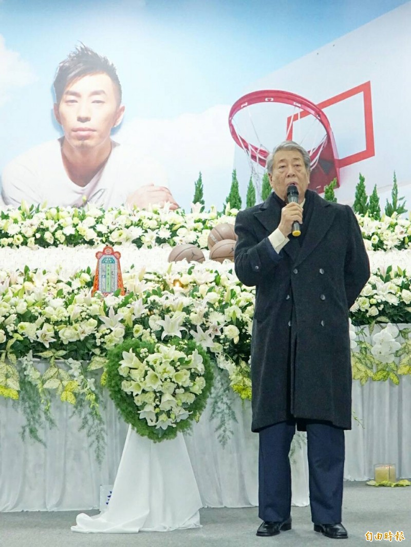 (影音)鄒少官不敵病魔 夏台鳳憶兒淚崩告別式 - 自由娛樂