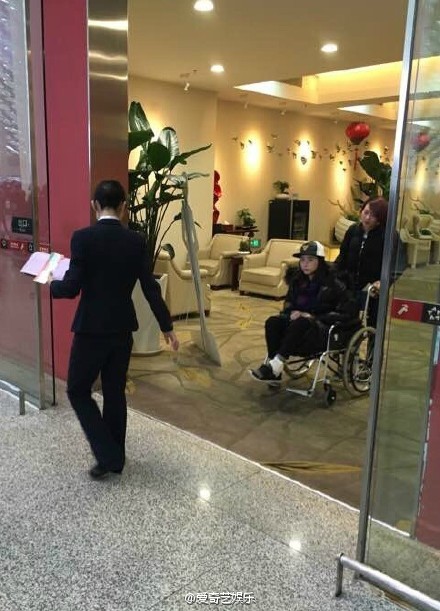 蔣欣為了受傷照的外流罕見於微博發文動怒。（翻攝自蒋欣微博）