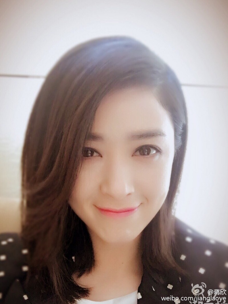 中國人氣女星蔣欣私底下相當有親和力，深獲粉絲喜愛。（翻攝自蒋欣微博）