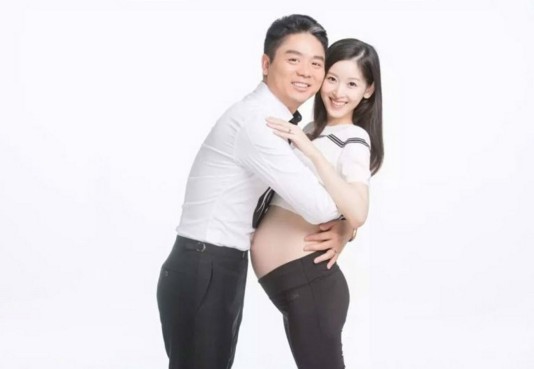 章澤天目前已懷第一胎，少奶奶地位十分穩固。（翻攝自《新浪娛樂》）