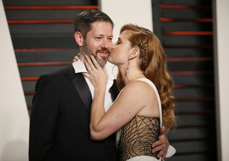 艾美亞當斯（右）和老公達倫勒蓋諾（左）甜蜜，閃瞎眾人。（路透）