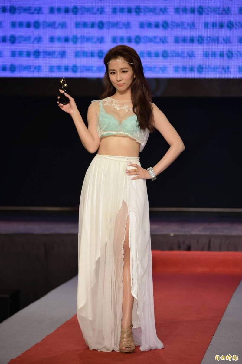 周曉涵過去惜肉如金，今以可愛性感形象亮相。（記者胡舜翔攝）