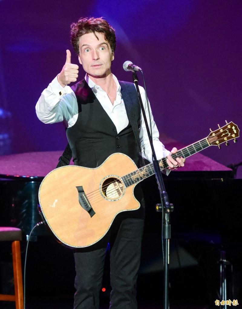 理察瑪爾克斯演唱會上獻出多首膾炙人口的情歌。（記者王文麟攝）