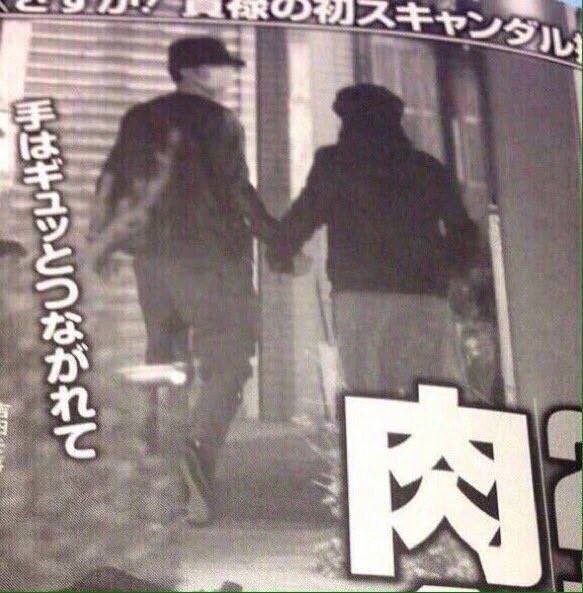 2人在一同出外用餐之後，竟大方在街上牽手。（翻攝自網路）