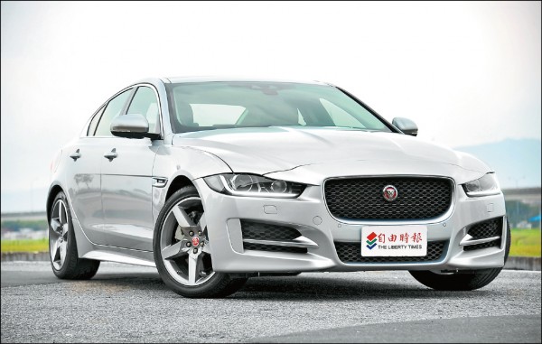 流行消費 Jaguar Xe R Sport 25t 英式小型主管房車帥氣跑格 自由娛樂