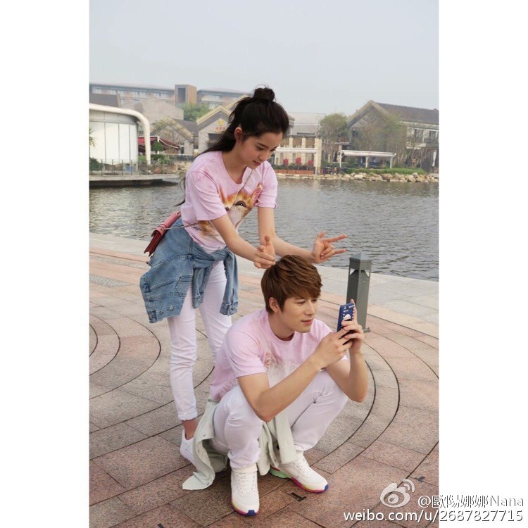 網友普遍覺得《是！尚先生》中歐陽娜娜（左）飾演的「鹿小葵」太白目，批評她演技差。（翻攝自微博）