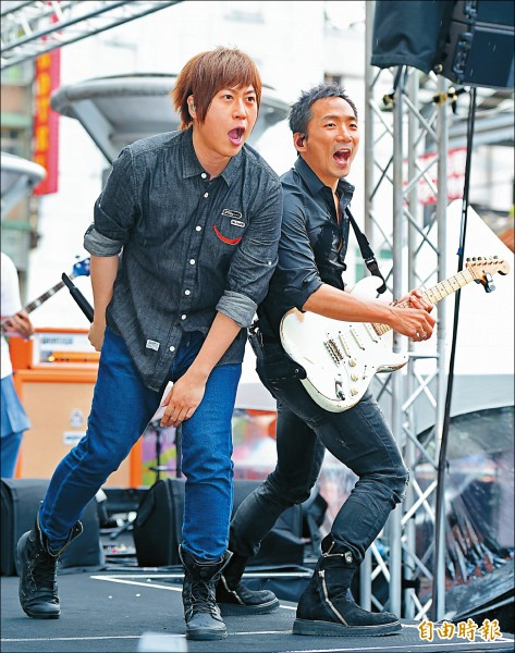 五月天獻唱新歌，還有加碼多唱3首舊歌。（記者王文麟攝）