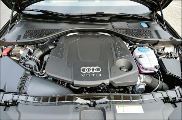 這具3.0升V6柴油共軌直噴Turbo引擎，可輸出272匹最大馬力及59.2公斤米強勁扭力，能源局的平均油耗數據為14.3公里／公升，效能表現相當出色。