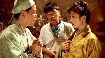 《唐伯虎點秋香》的花絮照最近被曝光，引發影迷熱烈討論。（翻攝自微博）