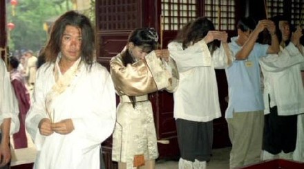 《唐伯虎點秋香》的花絮照最近被曝光，引發影迷熱烈討論。（翻攝自微博）
