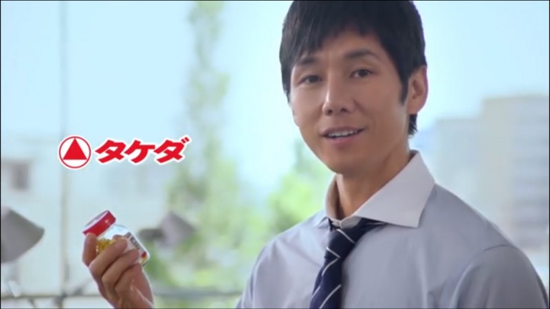 西島秀俊似乎去整形，整個臉都變了。（翻攝自影片）