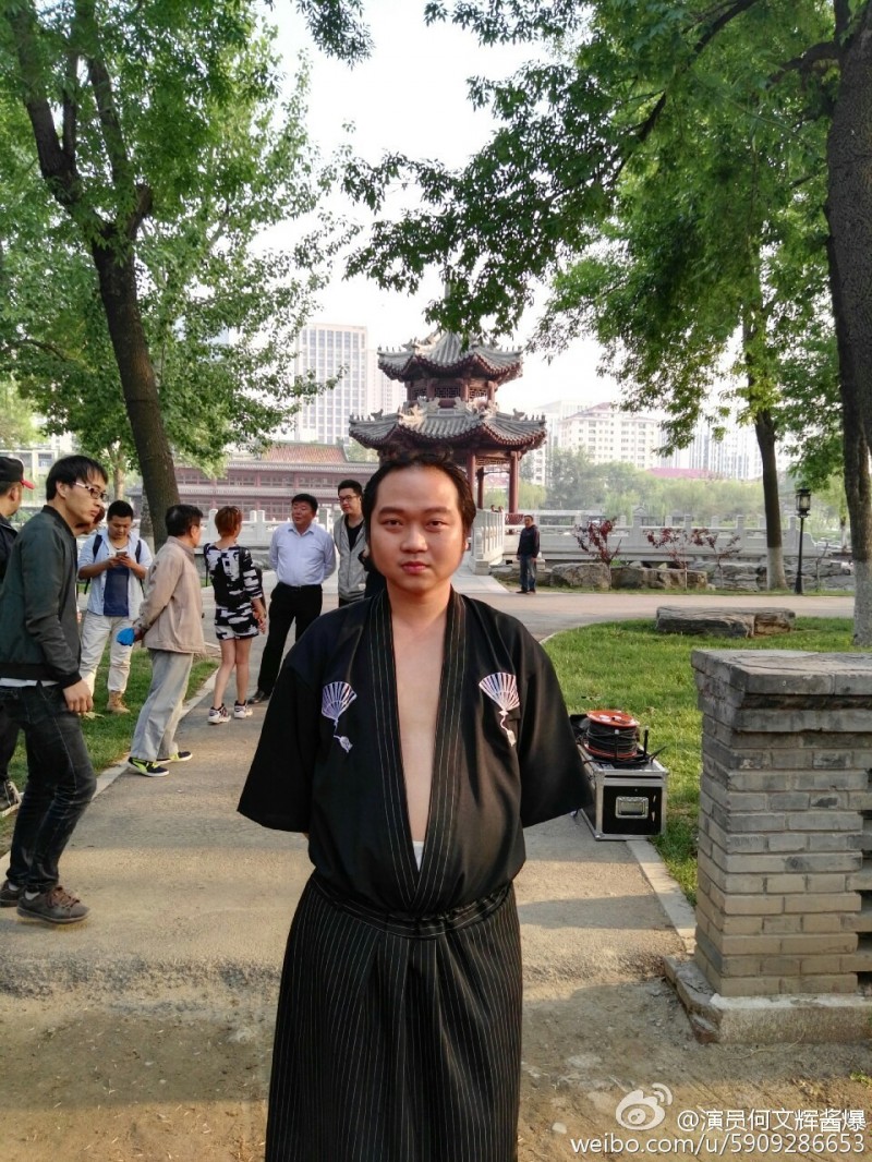 現年35歲的何文輝有著微胖身材。（翻攝自何文輝微博）