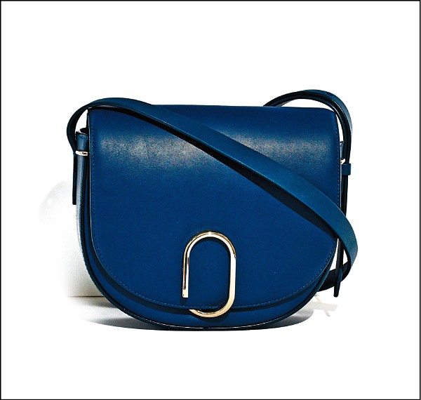 3.1 Phillip Lim海軍藍Alix馬鞍包，40,500元。