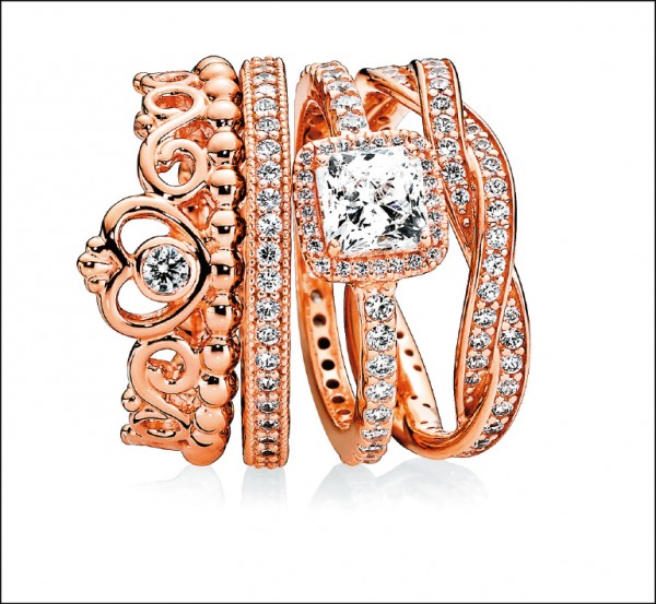 Pandora Rose系列戒指，各3,180元起。
