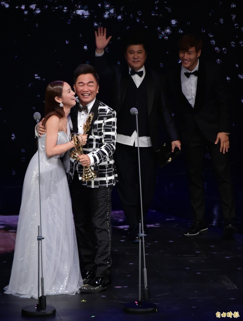 吳宗憲和女兒吳姍儒憑《小明星大跟班》獲得「綜藝節目主持人獎」。（影視中心攝影組）