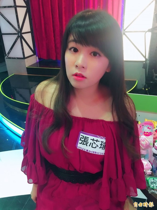 藝人小小瑜努力經營直播主題,曾經衝破20萬人次觀看,她說:「做直播的收入是上電視通告的8倍,我直播3天的錢就可以飛一趟杜拜。」(資料照,記者鍾智凱攝) 藝人小小瑜努力經營直播主題,曾經衝破20萬人次觀看,她說:「做直播的收入是上電視通告的8倍,我直播3天的錢就可以飛一趟杜拜。」(資料照,記者鍾智凱攝)