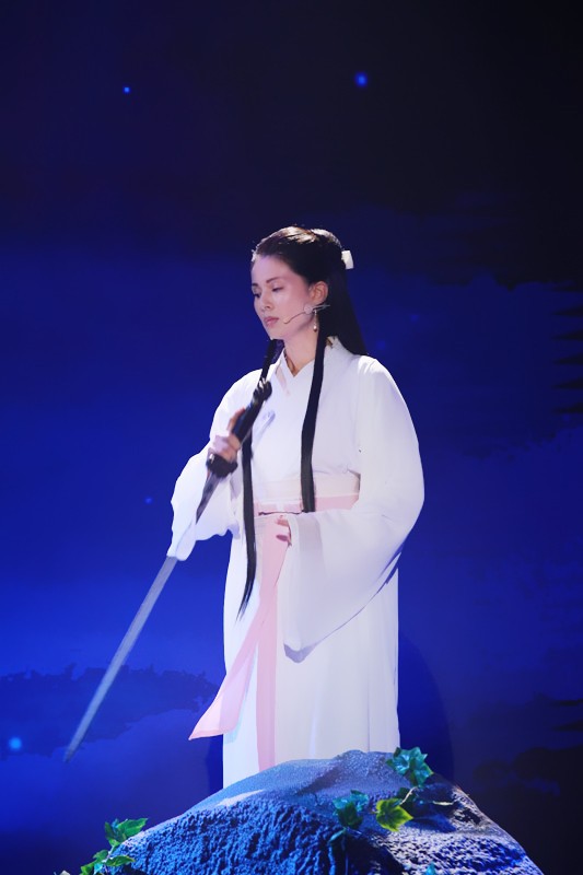 李若彤透露飾演小龍女祕訣，就是要要時時刻刻保持「沒有表情的表情」。（翻攝自微博）