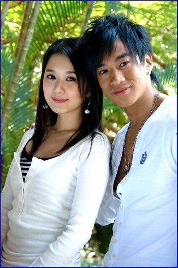 張娜拉（左）和何潤東兩人曾傳出緋聞，但都被雙方否認。（翻攝自網路）