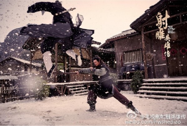 新版「射鵰英雄傳」預告中的武打畫面精彩,讓許多「武俠迷」表示期待。(圖擷自新版射鵰英雄傳微博) 新版「射鵰英雄傳」預告中的武打畫面精彩,讓許多「武俠迷」表示期待。(圖擷自新版射鵰英雄傳微博)