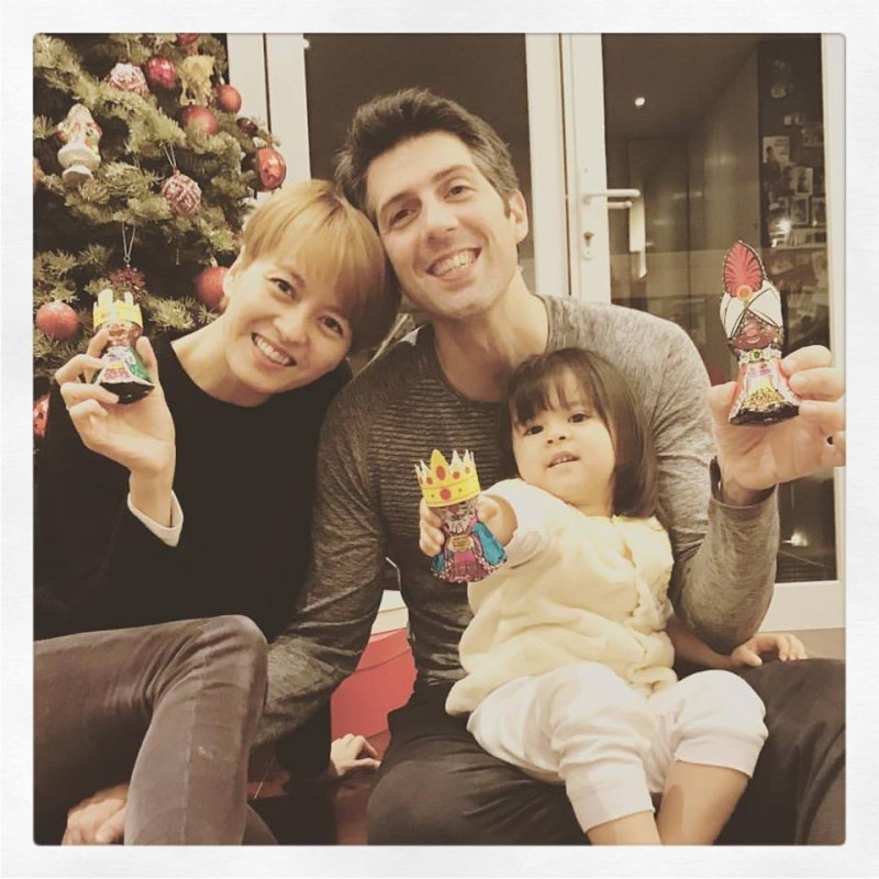 左起梁詠琪、老公Sergio、女兒Sofia。（翻攝自梁詠琪臉書）
