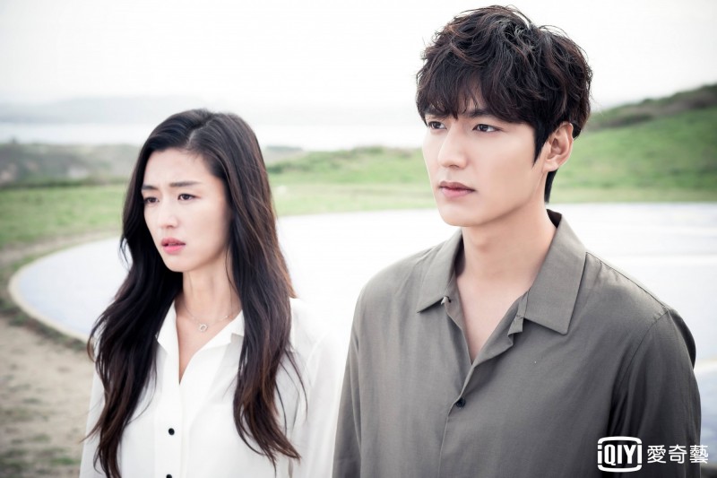 星座專家鄭嘉琳分析，射手座的男女因生性大膽，都喜歡驚悚的戲劇類型，代表戲劇《藍色海洋的傳說》。（愛奇藝台灣站提供）