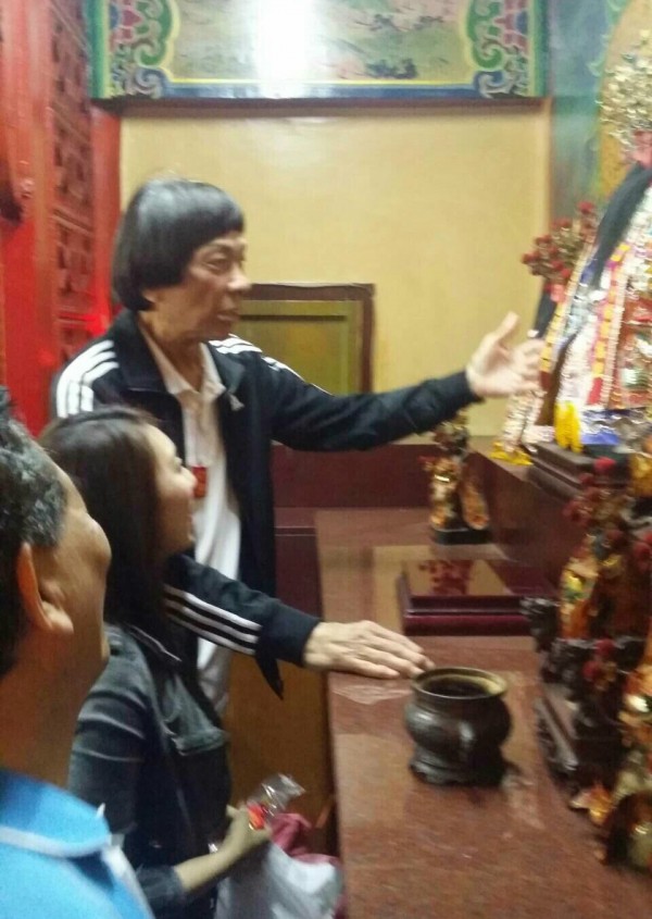 藝人豬哥亮住院前曾多次到新翰宮為金府元帥祝壽。(記者廖淑玲翻攝) 藝人豬哥亮住院前曾多次到新翰宮為金府元帥祝壽。(記者廖淑玲翻攝)
