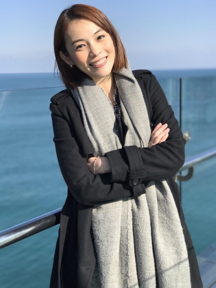 主播黃怡文日前在釜山發生仆街危機。（翻攝自臉書）