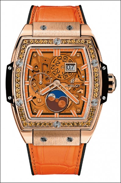 宇舶Spirit of Big Bang Moonphase King Gold活力橙腕錶，1,318,000元。另有電光紫、驚艷藍與泡泡粉紅等不同顏色的款式。