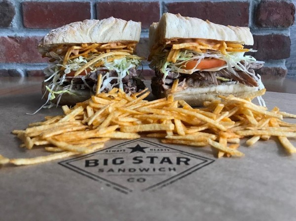 餐廳還特地將一款三明治命名為尼遜(Neeson)。(圖擷自bigstarsandwich IG) 餐廳還特地將一款三明治命名為尼遜(Neeson)。(圖擷自bigstarsandwich IG)