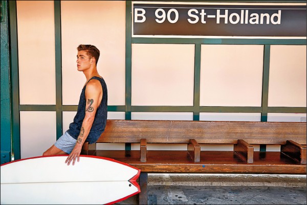 雅男士PRO LS全效凝膠系列由人氣衝浪手Luke Davis作為代言人。