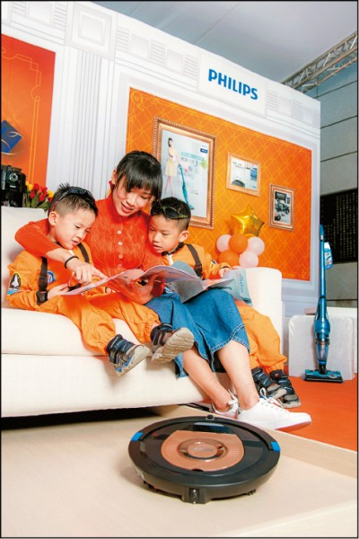 母親節購買飛利浦家電滿2,000元，上網登錄發票享有限量7-11商品卡200元起。