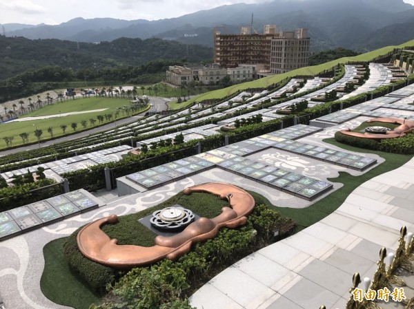 位於基隆市與新北市瑞芳區交界的基隆擁恆文創園區,外傳就是豬哥亮安葬處。(記者俞肇福攝) 位於基隆市與新北市瑞芳區交界的基隆擁恆文創園區,外傳就是豬哥亮安葬處。(記者俞肇福攝)