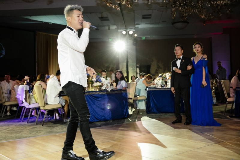 安以軒在夏威夷白天舉辦完婚禮，晚上的晚宴熱鬧非凡。（安以軒工作室提供）