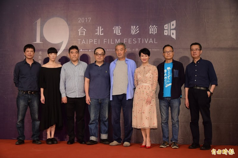 台北電影獎評審團媒體見面會，林靖傑（左起）、陳珊妮、暉峻創三、易智言、田壯壯、惠英紅、鴻鴻、梅峰。（記者胡舜翔攝）