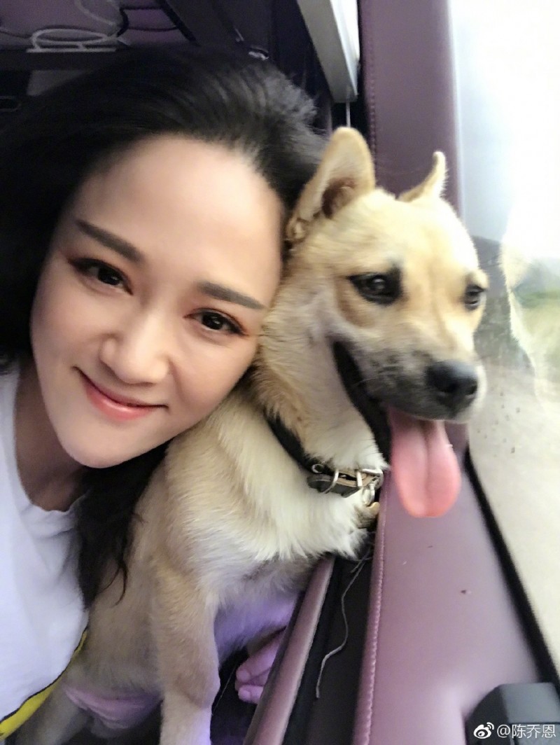 陳喬恩過去的自拍照，才被粉絲吐槽技術差。（翻攝自陳喬恩微博）