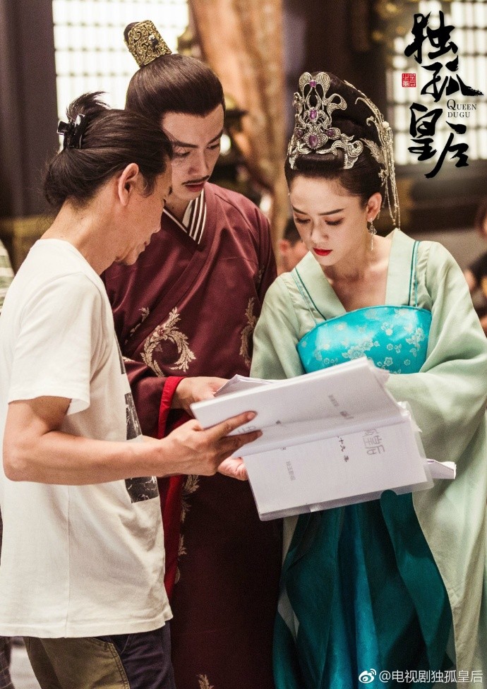 陳喬恩（右）近日主演的新劇《獨孤皇后》殺青。（翻攝自《電視劇獨孤皇后》微博）