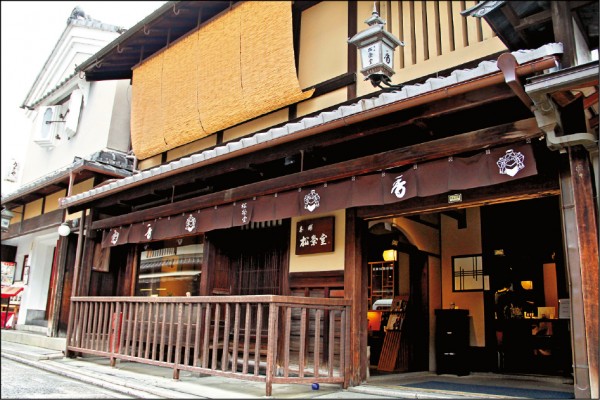 旅遊 坐榻榻米品味星巴克 京都三年坂愜意遊 自由娛樂