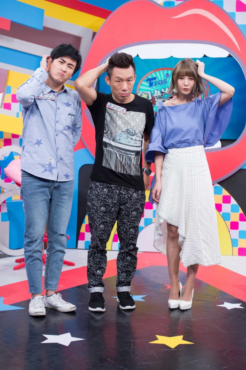 郭子乾（中）上《星鮮話》接受郭靜（右） 、黃靖倫的訪問。（TVBS提供）