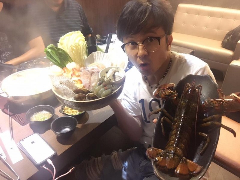 唐從聖先前列出四種不會買iphone X的人，笑翻網友。（翻攝自唐從聖臉書）