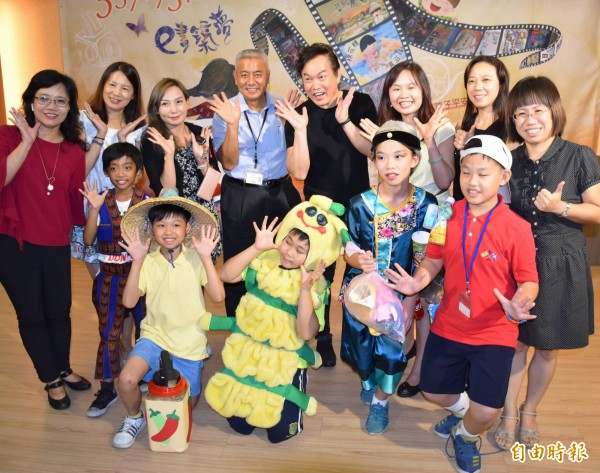 康康參加「桃園影像扎根-537‧731謝謝老師」發表會,妙語如珠。(記者李容萍攝) 康康參加「桃園影像扎根-537‧731謝謝老師」發表會,妙語如珠。(記者李容萍攝)
