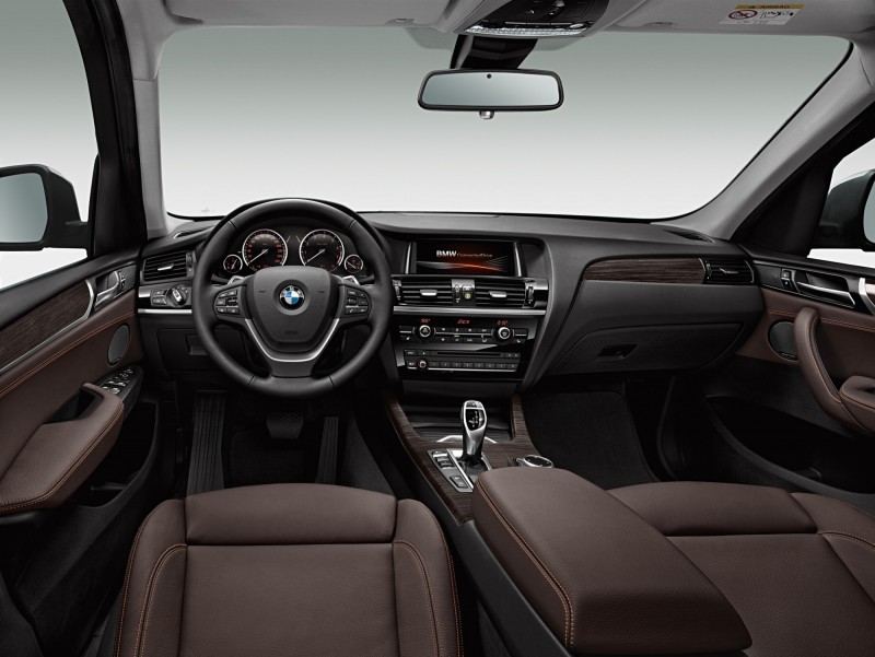 BMW X3智能領航版升級BMW智能衛星導航含8.8吋中控顯示幕。（汎德汽車提供）