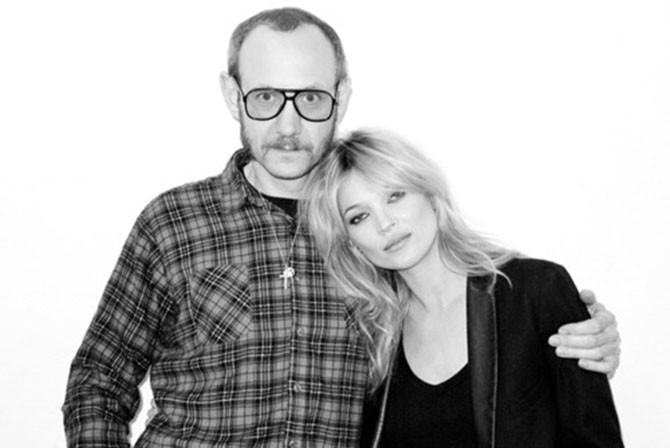 泰瑞與英國超模凱特摩絲交情甚好。（翻攝自Sidewalk Hustle）