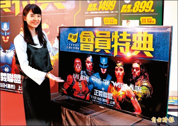 看好降價帶來換機潮，燦坤3C會員特典主攻4K大電視。（記者吳佩樺攝）