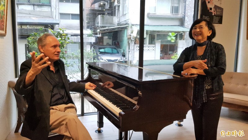 此次「魏樂富&葉綠娜雙鋼琴演奏會」將是一個融合說唱的特別演出形式。（記者凌美雪攝）
