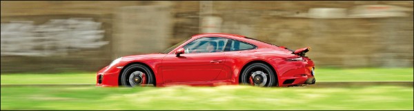 911 Carrera GTS若將跑車計時套件切換至S+模式，由靜止加速至時速百公里僅需3.7秒，不受限的極速更可恣意飆上310公里／時。