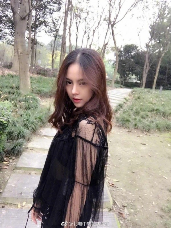 不少網友直呼不敢相信黃蕾的轉變。(圖取自微博) 不少網友直呼不敢相信黃蕾的轉變。(圖取自微博)