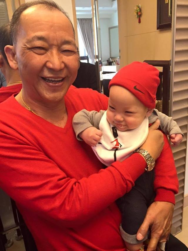 徐若瑄父親和孫子Dalton合照。（翻攝自臉書）