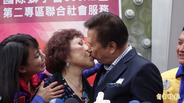 李朝永通過觀察期,兩人將再補辦婚禮,免費請大家喝喜酒,展現兩人的恩愛。(資料照,記者胡舜翔攝) 李朝永通過觀察期,兩人將再補辦婚禮,免費請大家喝喜酒,展現兩人的恩愛。(資料照,記者胡舜翔攝)
