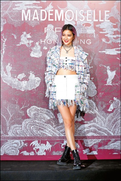 韓國部落客Irene Kim出席香奈兒Mademoiselle Prive展覽香港站。