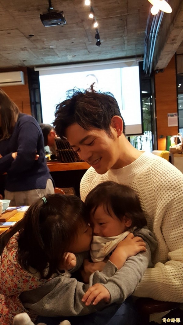 宥勝與愛女、愛子。(資料照) 宥勝與愛女、愛子。(資料照)